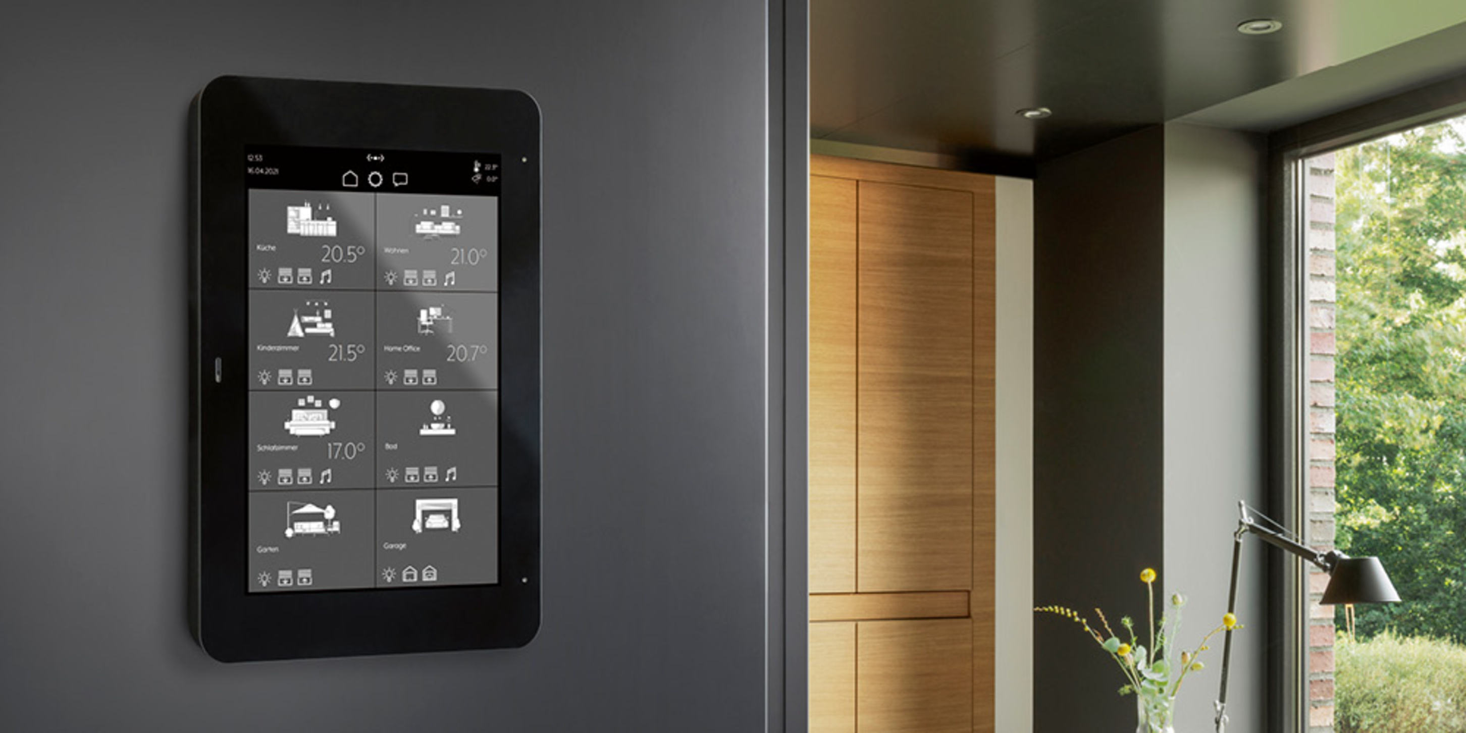 JUNG Smart Panel 8 bei Elektro Katers Installations GmbH in Dillingen