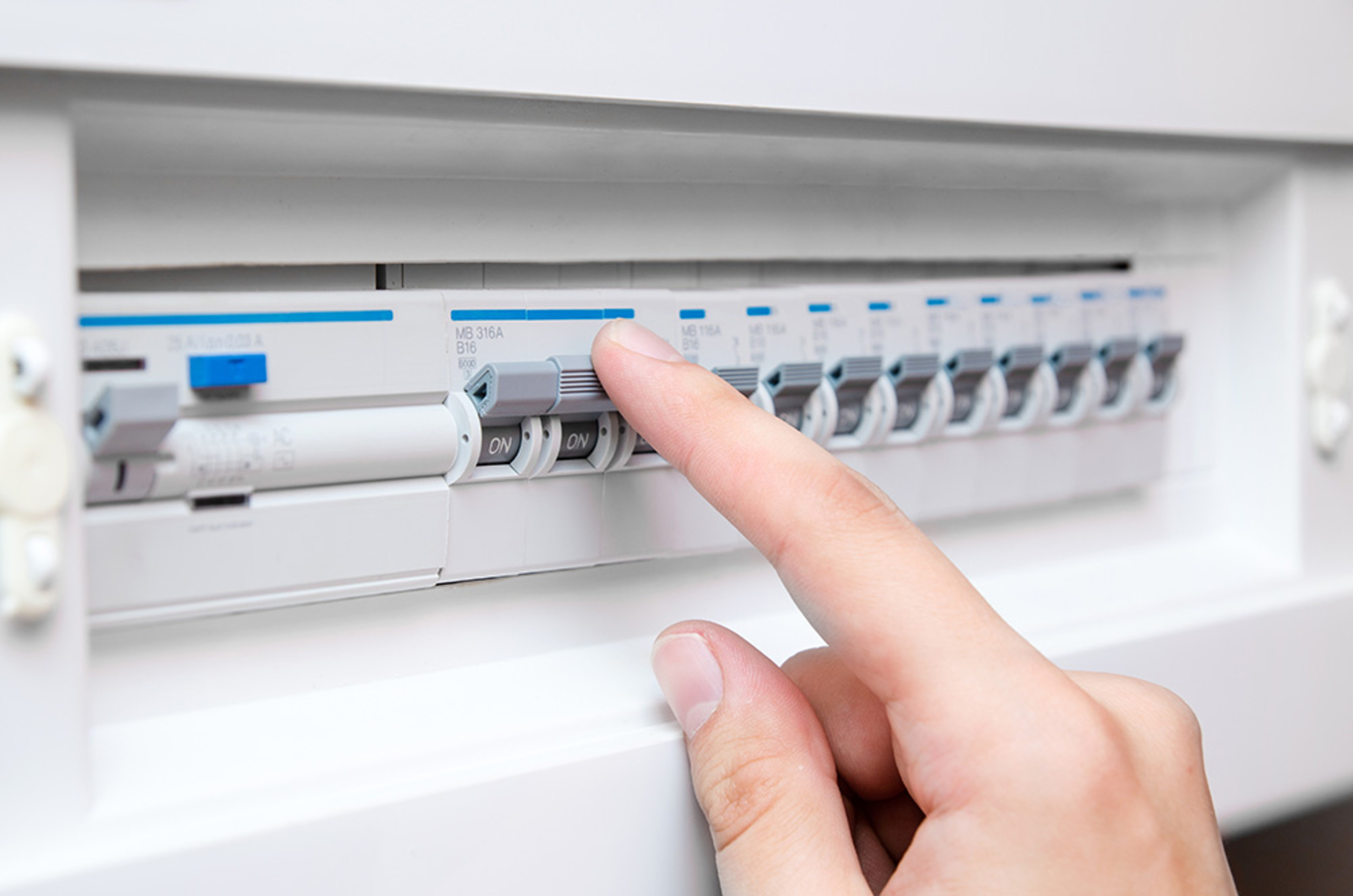 Schalt­schrank­bau bei Elektro Katers Installations GmbH in Dillingen